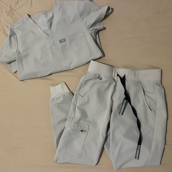 Figs Other Figs Technical Collection Bone Catarina Onepocket Scrub